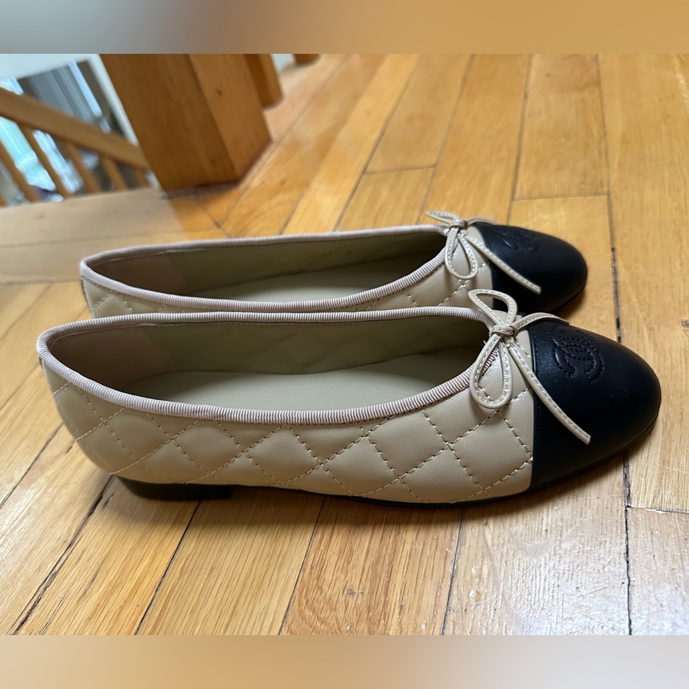 Aged Calfskin Quilted Chanel Cap Toe Ballerina Flats Beige & Black - Picture 3 of 5